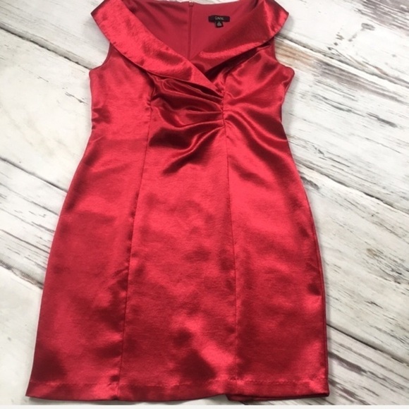 GNW Dress Christmas Red Shine Sheath Sleeveless Ruched 10 - Picture 3 of 8